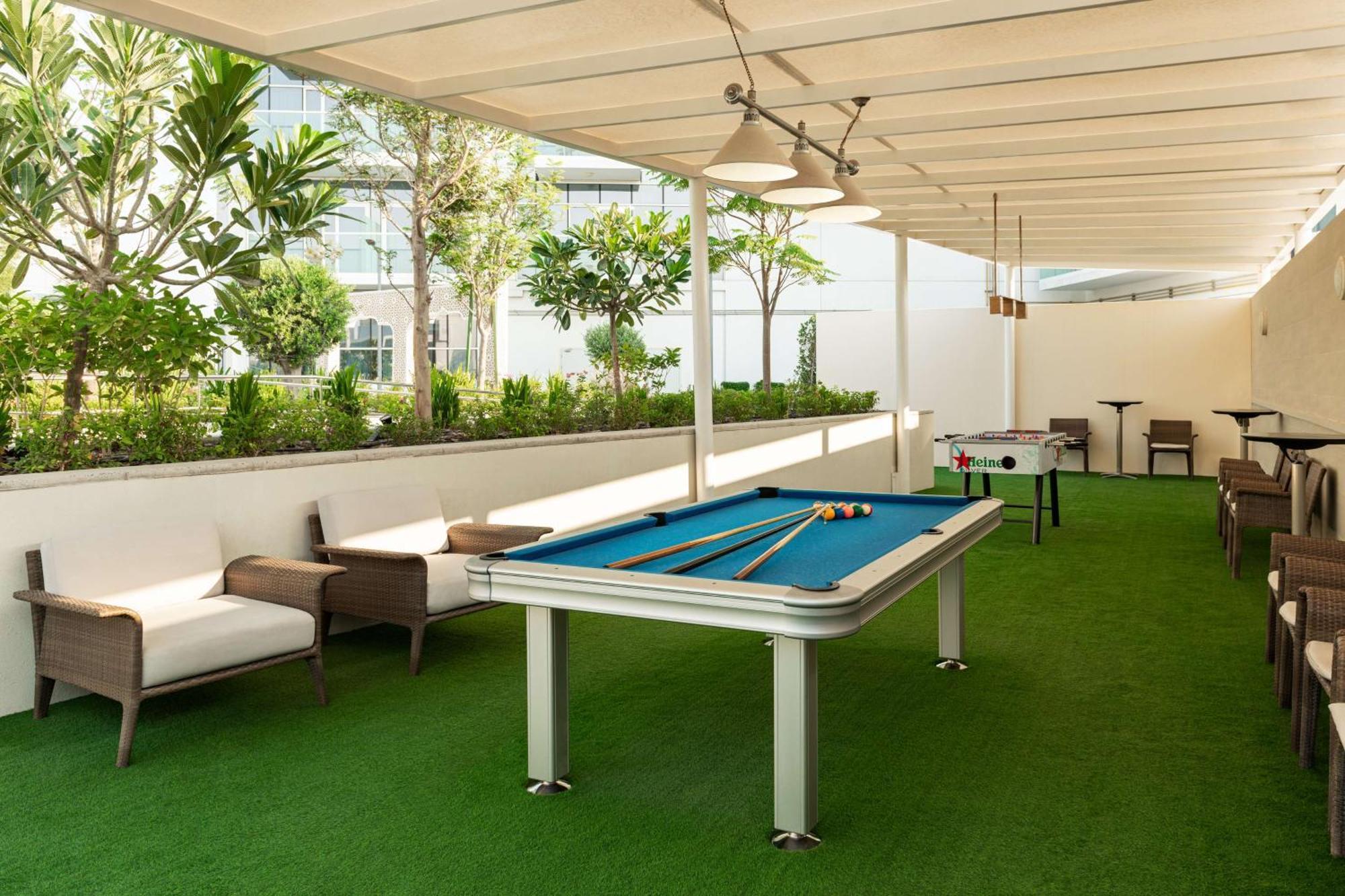 होटल Radisson Damac Hills Dubai
