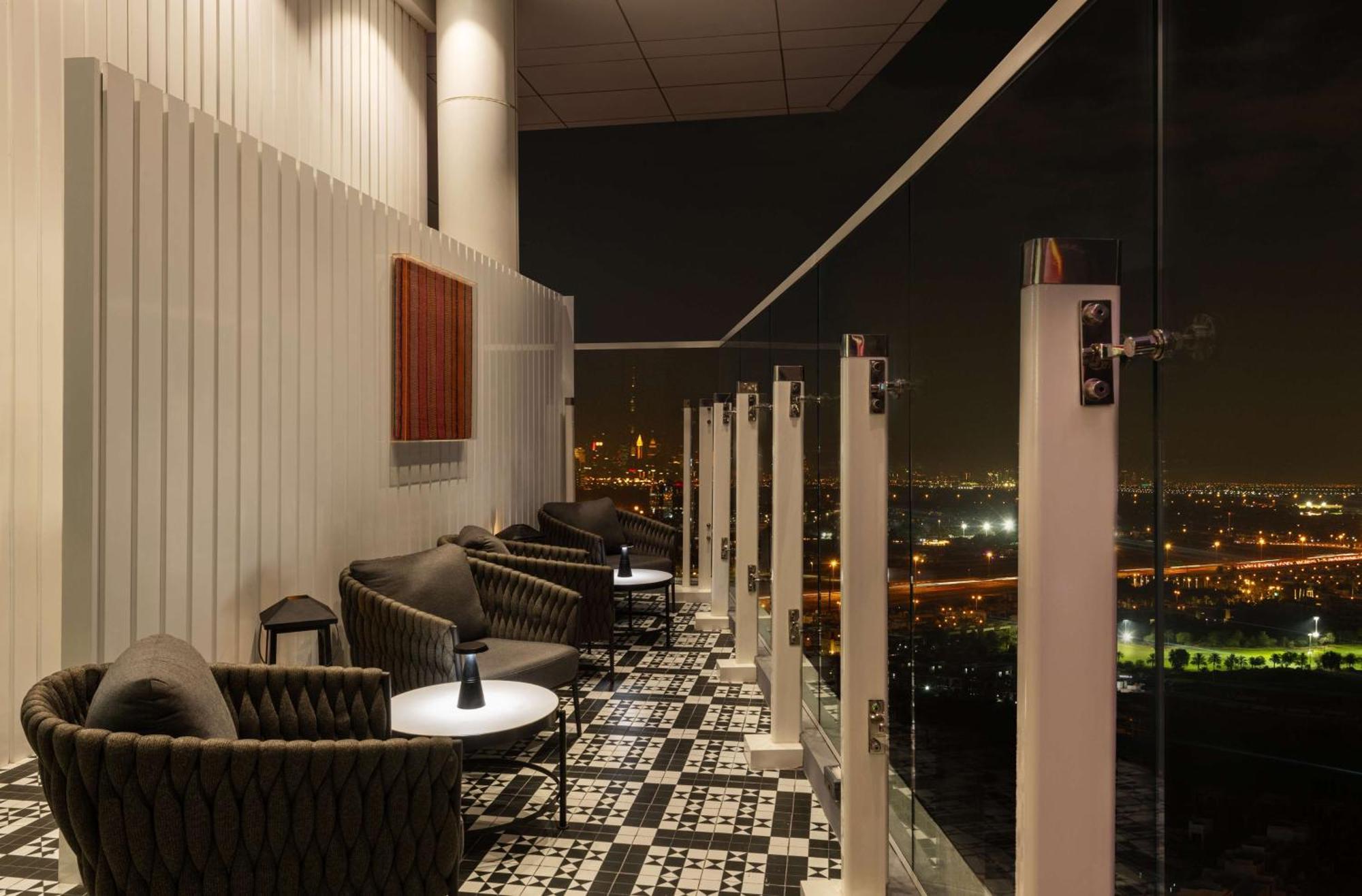 होटल Radisson Damac Hills 4*
