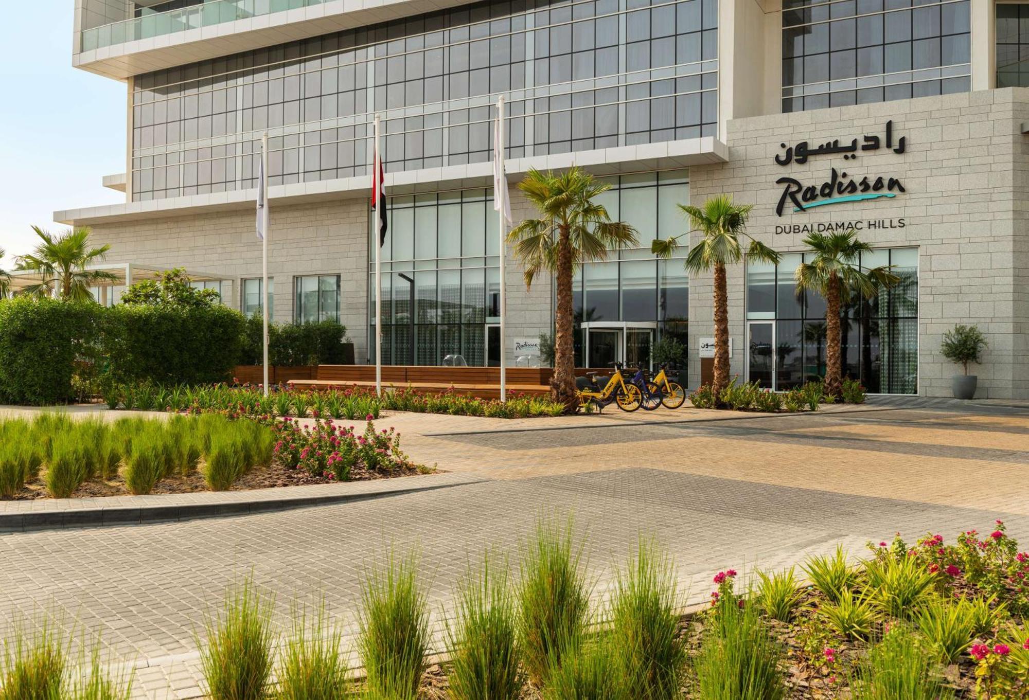 होटल Radisson Damac Hills