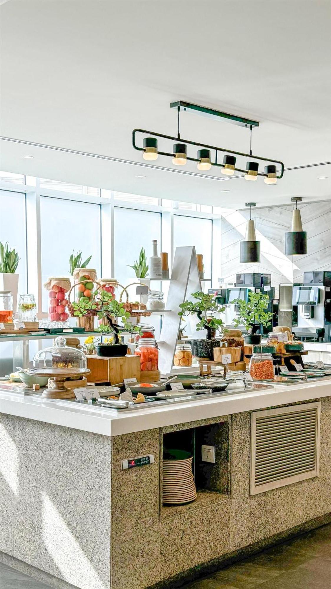 होटल Radisson Damac Hills